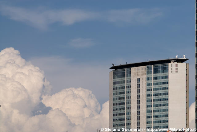  Torre Pirelli e Cumuli - click to next image