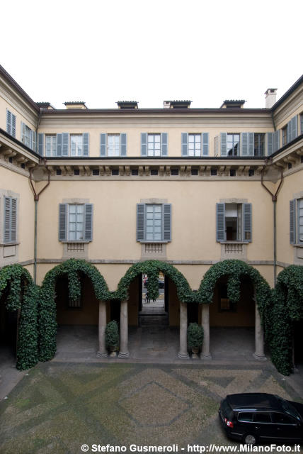  Cortile - click to next image