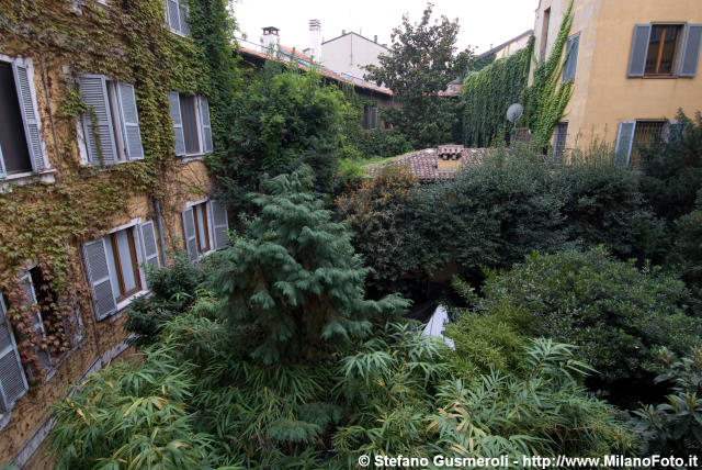  Giardino interno - click to next image