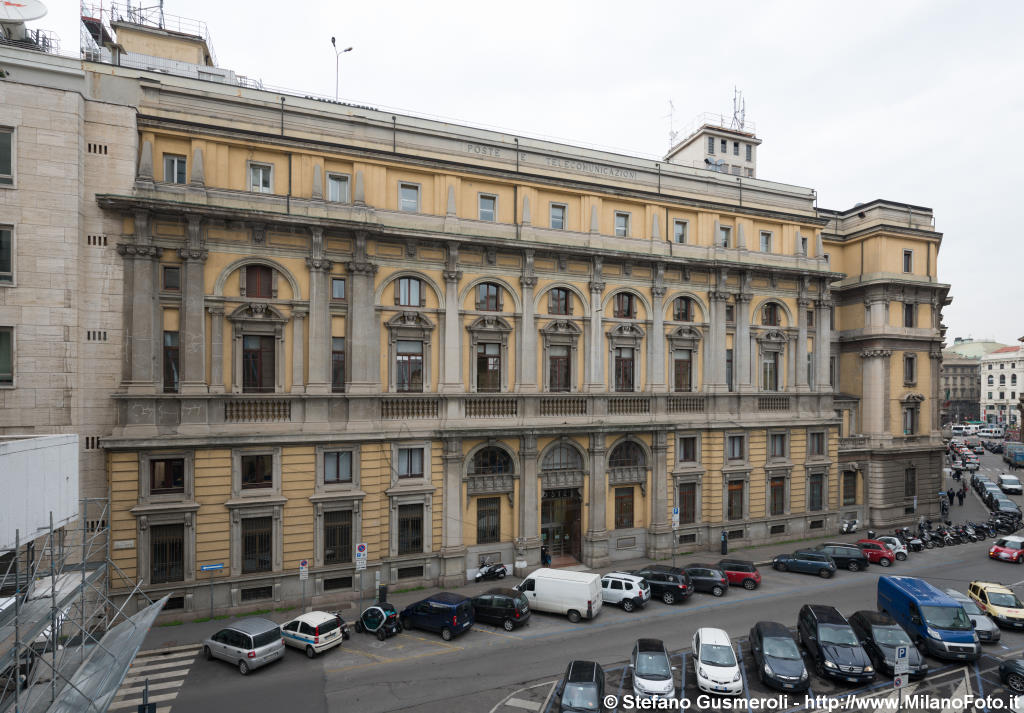  Poste piazza Edison 4 - click to next image