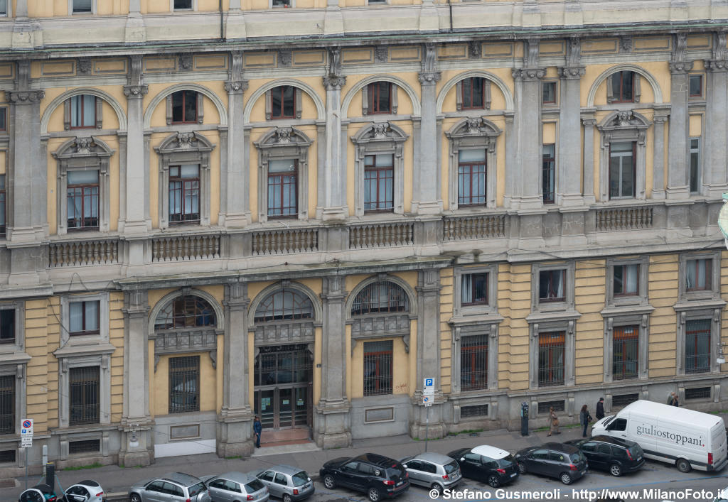  Poste piazza Edison 4 - click to next image
