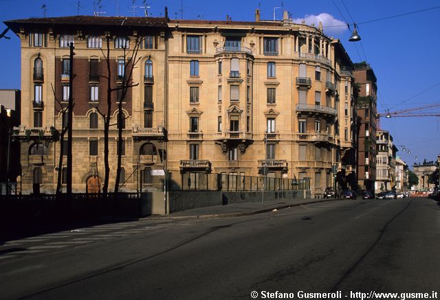  Via Eupili 4 e via Abbondio Sangiorgio 12 - click to next image
