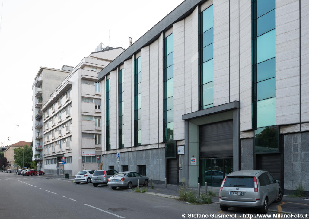  Fronte su via Faravelli - click to next image