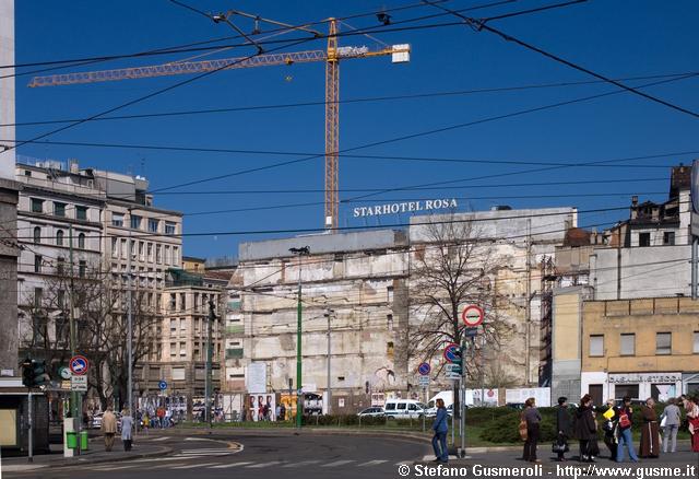  Cantiere Hotel Rosa da via Verziere - click to next image