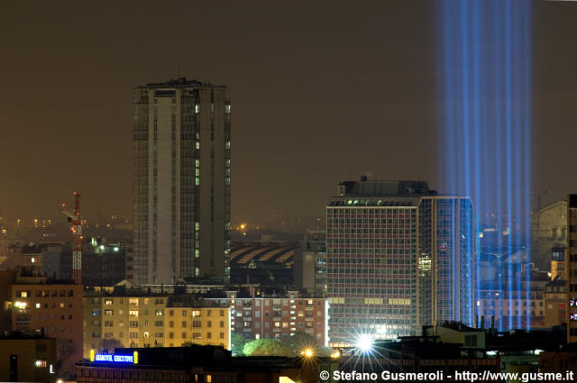  Fasci luminosi dal cantiere Porta Nuova - click to next image