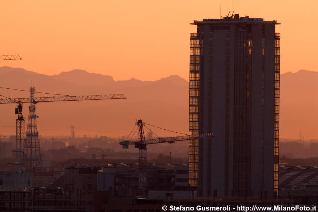  Torre Galfa all'alba - click to next image