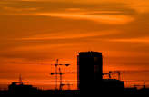 20081005_072449 Torre Galfa e gru AltraSede all'alba