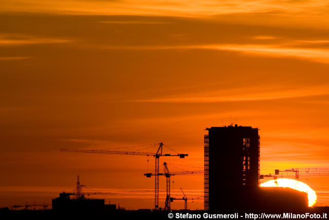  Torre Galfa e gru AltraSede all'alba - click to next image