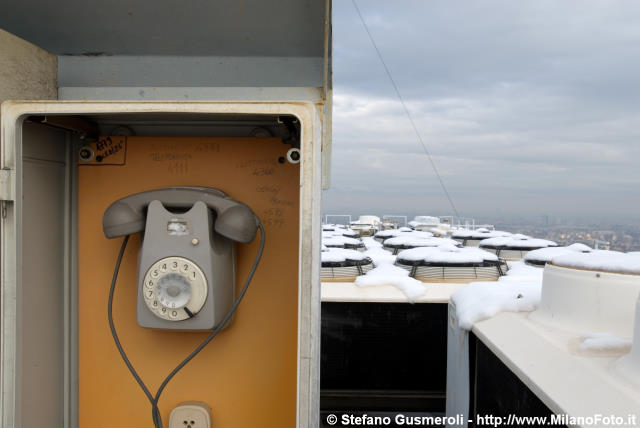  Telefono sulla copertura della Galfa - click to next image