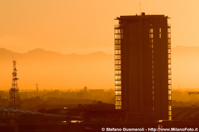  Torre Galfa all'alba - click to next image