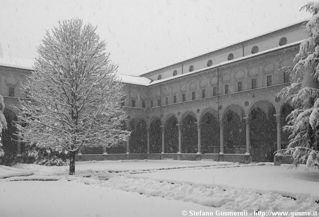  Chiostro della Cattolica innevato - click to next image