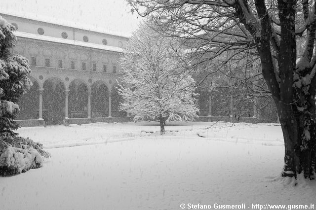  Chiostro della Cattolica innevato - click to next image