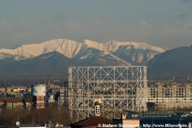  Gasometro Bovisa e monte Gradiccioli - click to next image