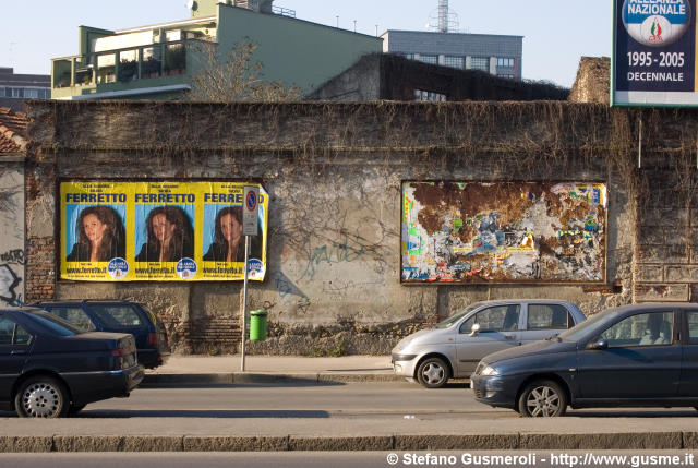  Muro su via Gioia - click to next image