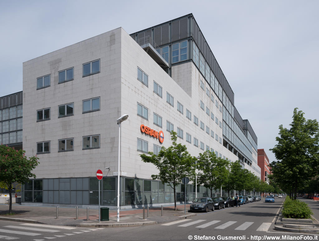  Fronte su viale dell'Innovazione - click to next image