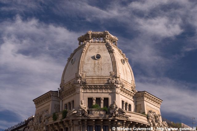  Cupola di palazzo Meroni - click to next image