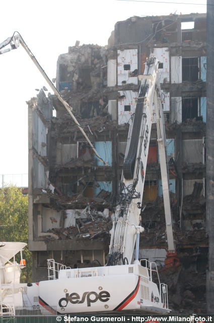  Durante la demolizione - click to next image