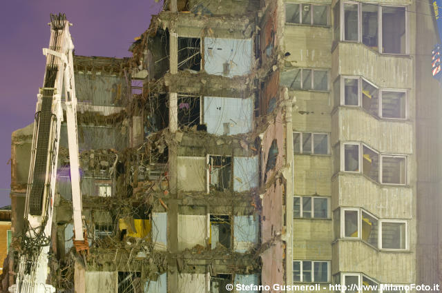  Durante la demolizione - click to next image