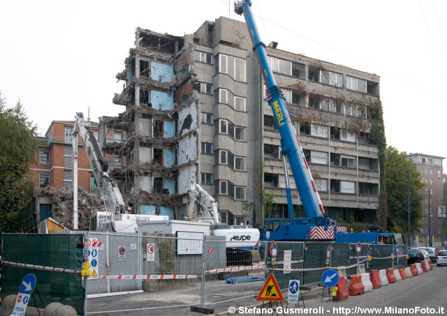  Durante la demolizione - click to next image