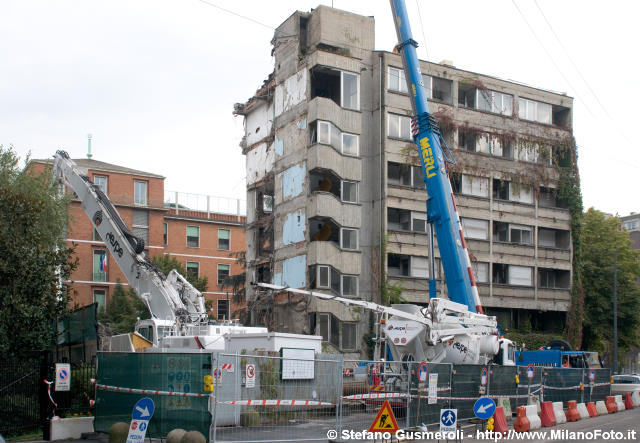  Durante la demolizione - click to next image