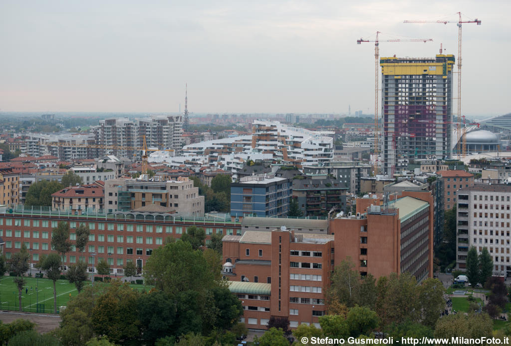  Istituto Leone XIII e torre Isozaki - click to next image