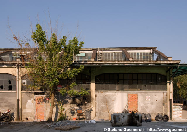  Capannone centrale - click to next image