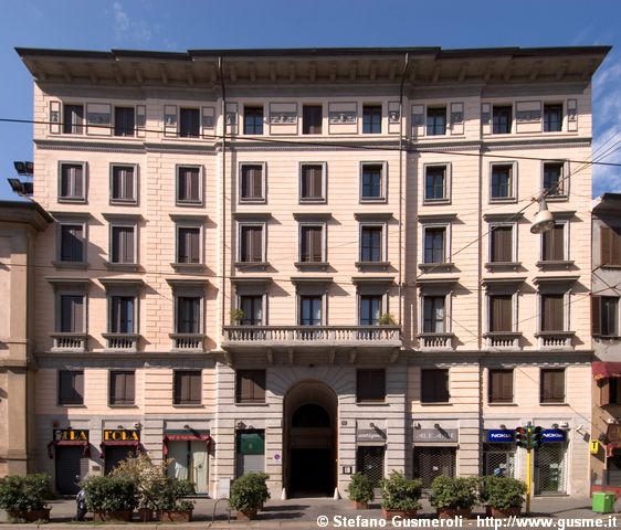  Corso Magenta 22 - click to next image