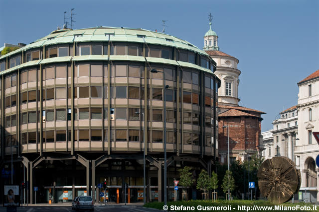  Piazza Meda 1 - click to next image