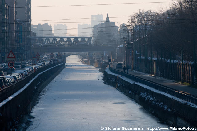  Naviglio grande ghiacciato - click to next image