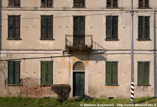  Alzaia Naviglio Pavese 396 - click to next image