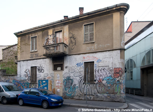  Edificio di via Niccolini 34 - click to next image