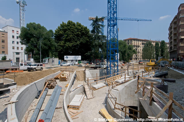  Rampa di accesso al box in piazzale Novelli - click to next image