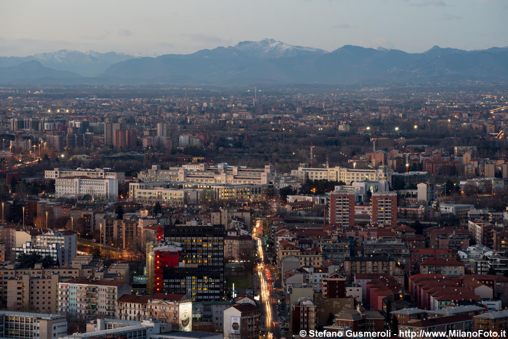  Ospedale Niguarda e monte Generoso - click to next image