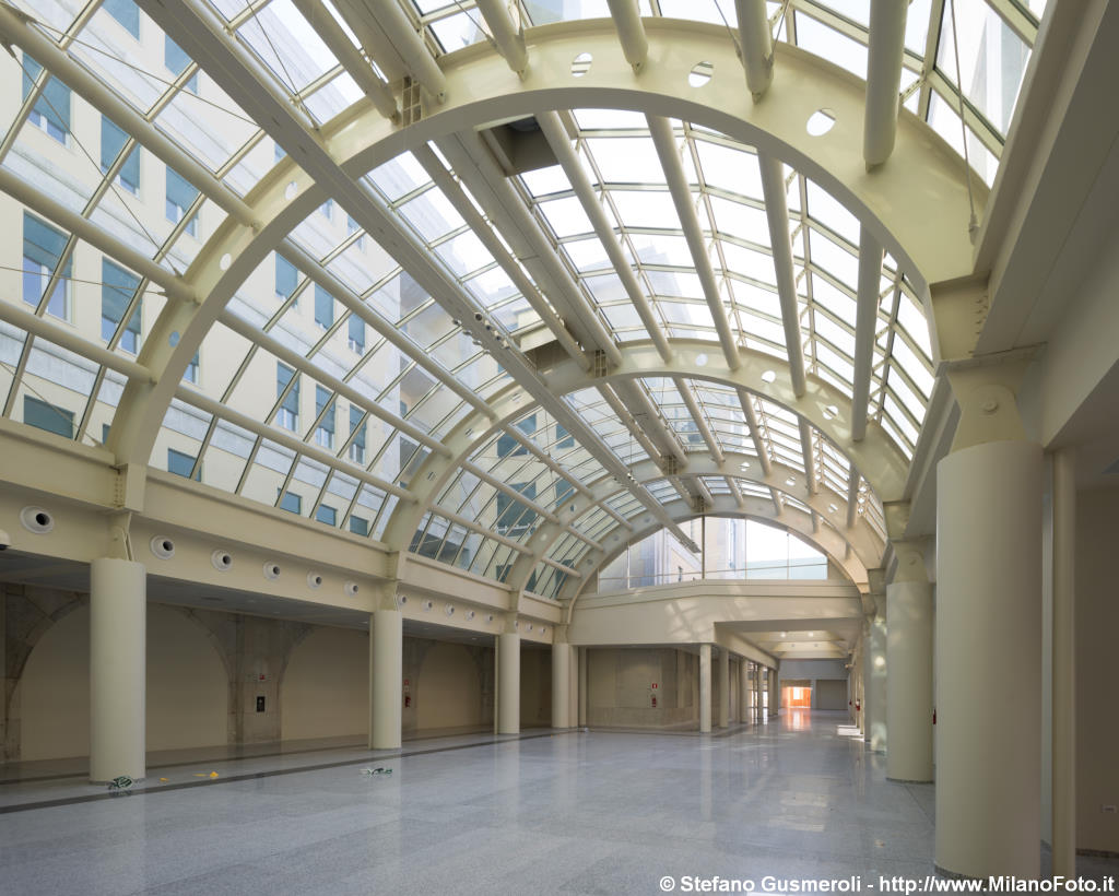  Galleria - click to next image