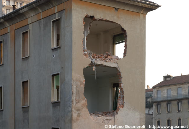  Prime demolizioni - click to next image