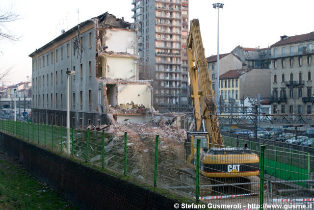  Via Pagano 17 in demolizione - click to next image