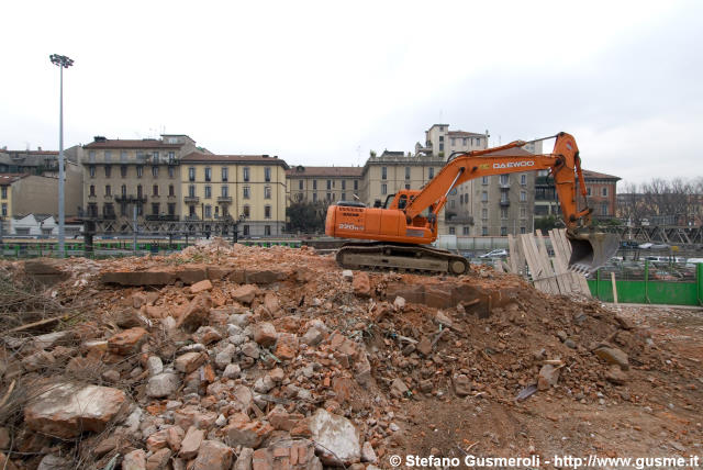  Rimozione delle macerie - click to next image