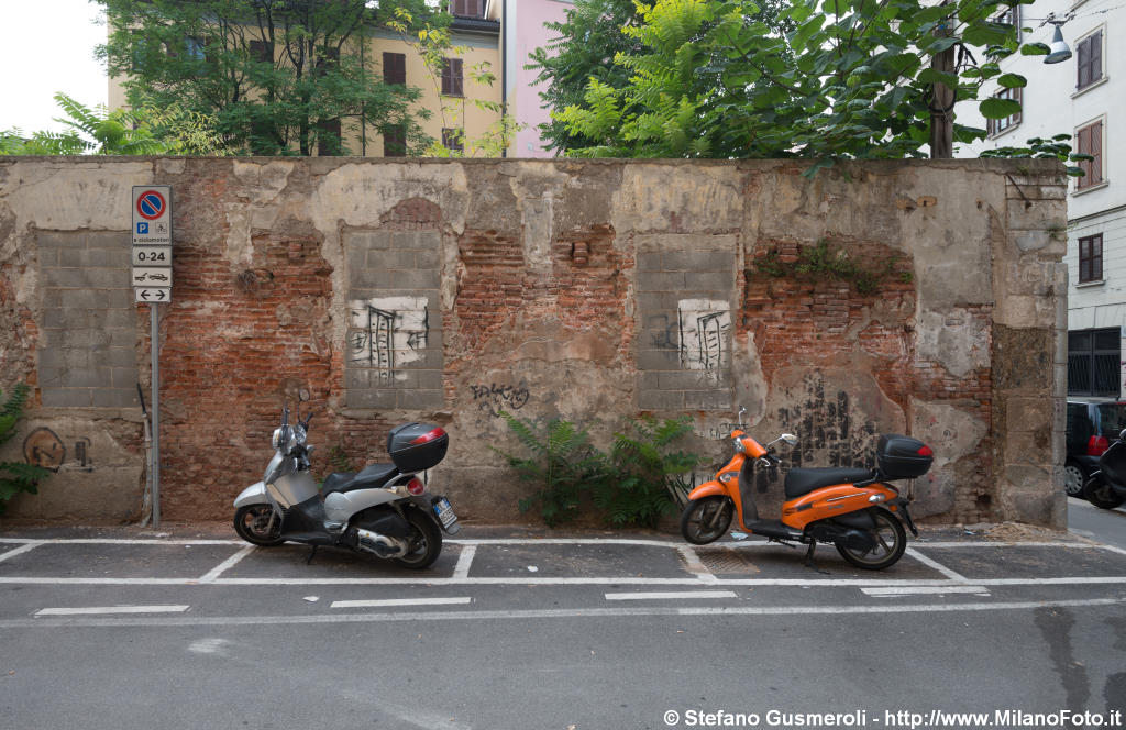  Vecchi muri - click to next image
