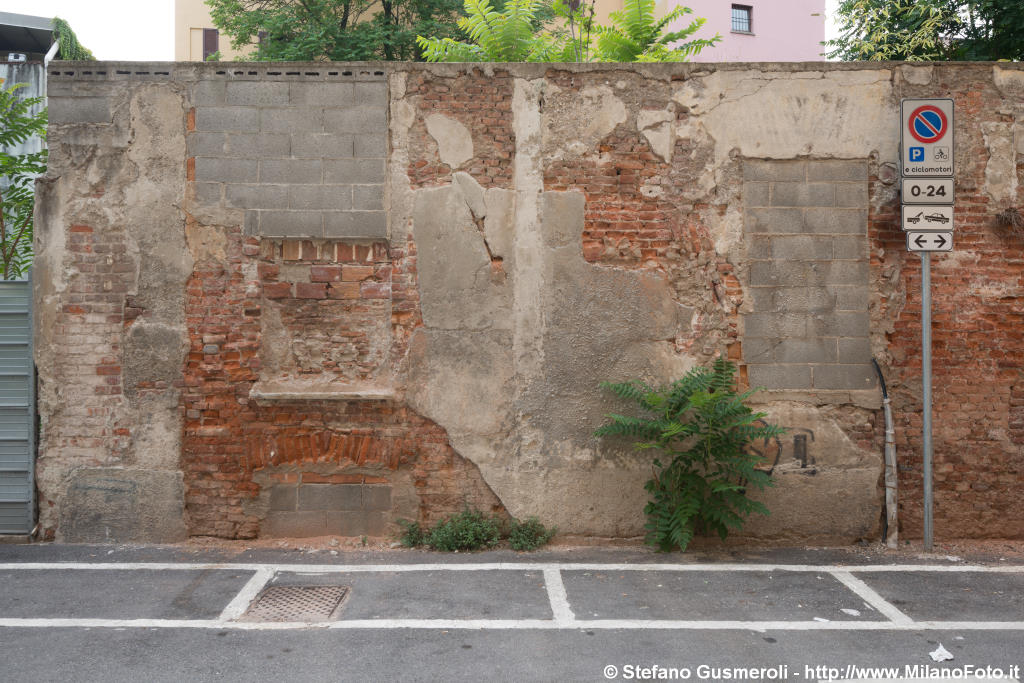  Vecchi muri - click to next image