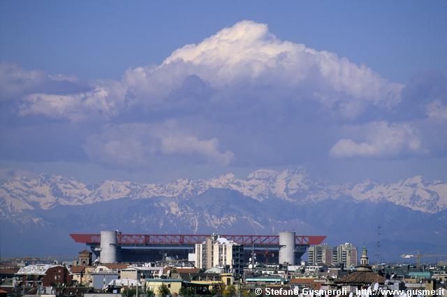  Stadio Meazza, Corno Bianco e cumuli - click to next image