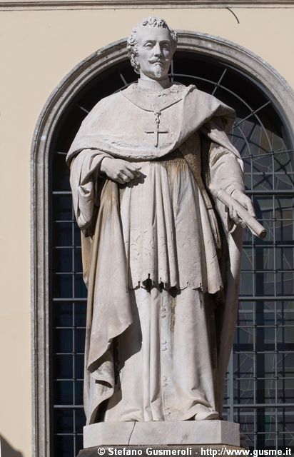  Statua di Federico Borromeo - click to next image