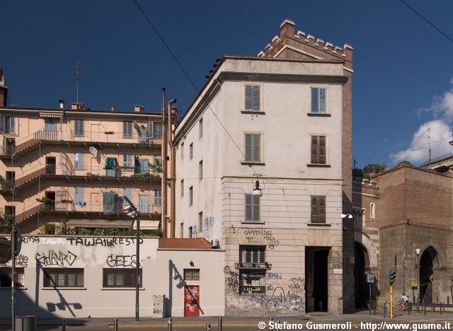  Corso di Porta Ticinese 38 - click to next image
