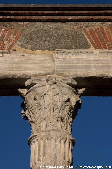  Capitello - click to next image