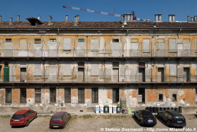  Ballatoi e alloggi murati - click to next image
