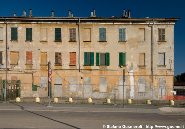  Fronte verso la nuova via - click to next image