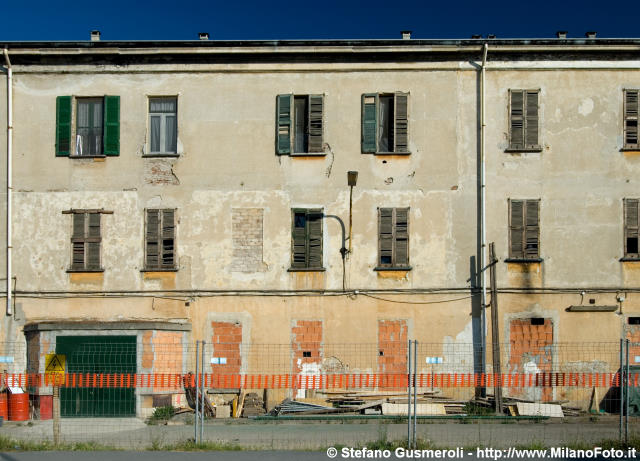  Fronte sulla via Monte Penice - click to next image