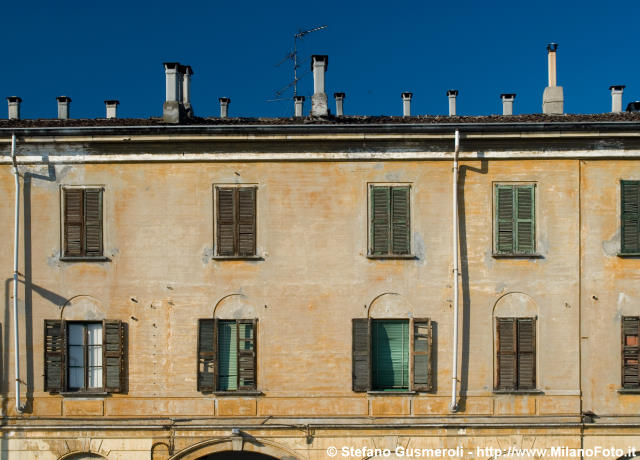  Finestre sulla via Rogoredo - click to next image