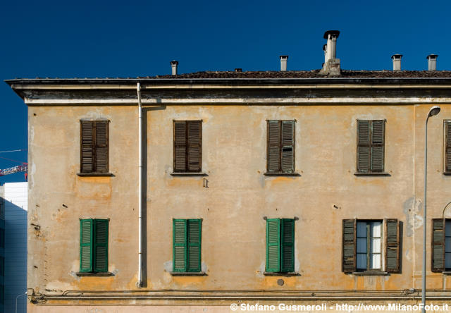 Finestre sulla via Rogoredo - click to next image