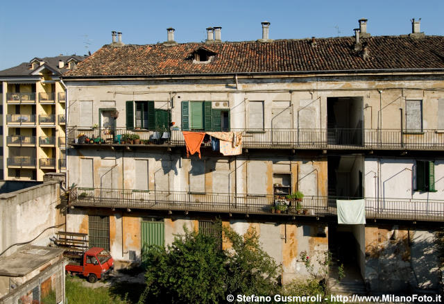 Ballatoi con finestre murate - click to next image