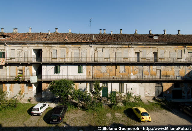  Ballatoi con finestre murate - click to next image